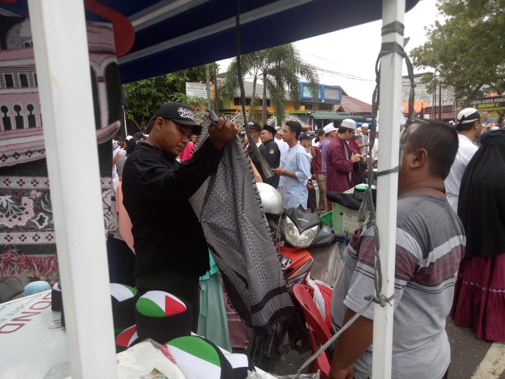 Pedagang Raup Untung di Reuni 212