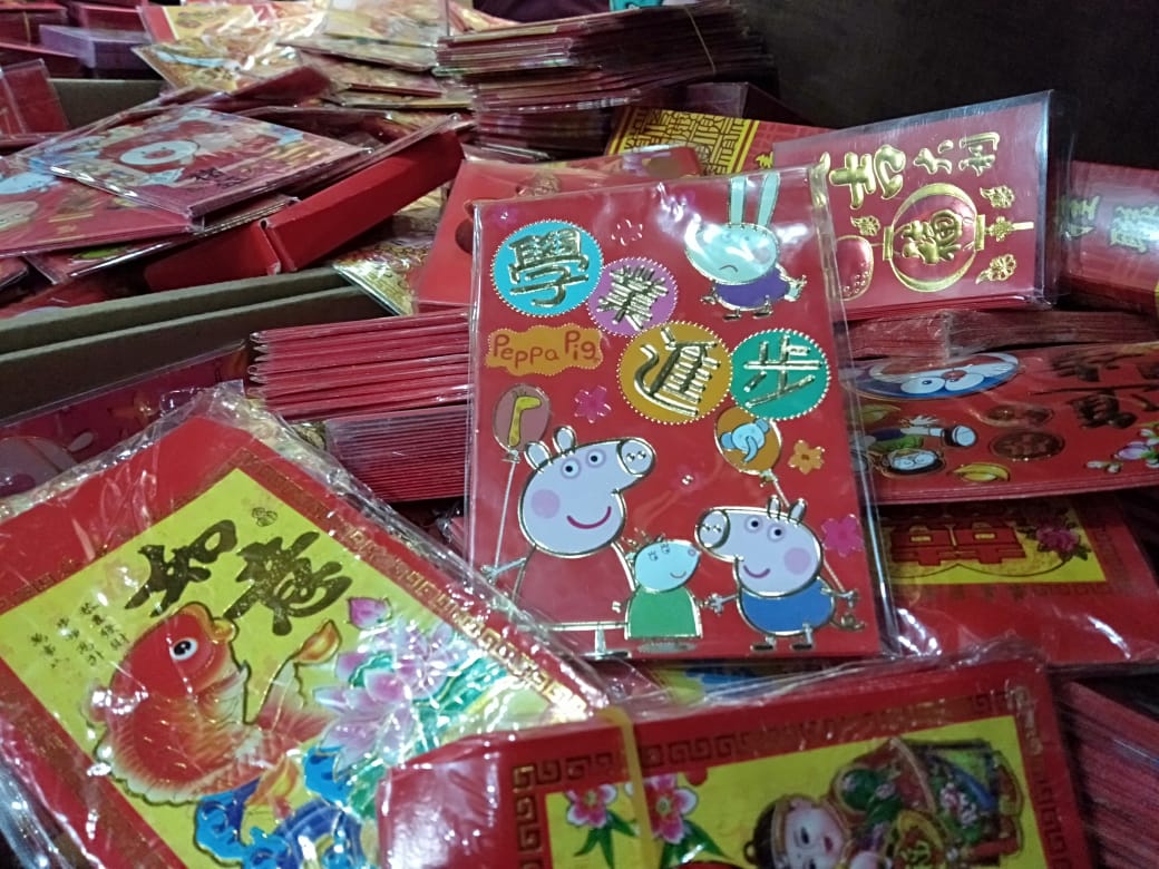  Jelang Imlek, Penjual Angpao Ramai Diserbu Pembeli