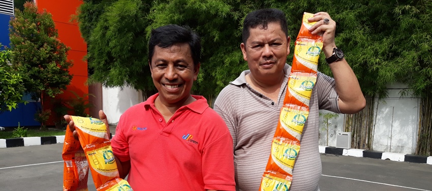 Agustus, Bulog Salurkan Beras Sachet Seharga Rp2.500 per Bungkus