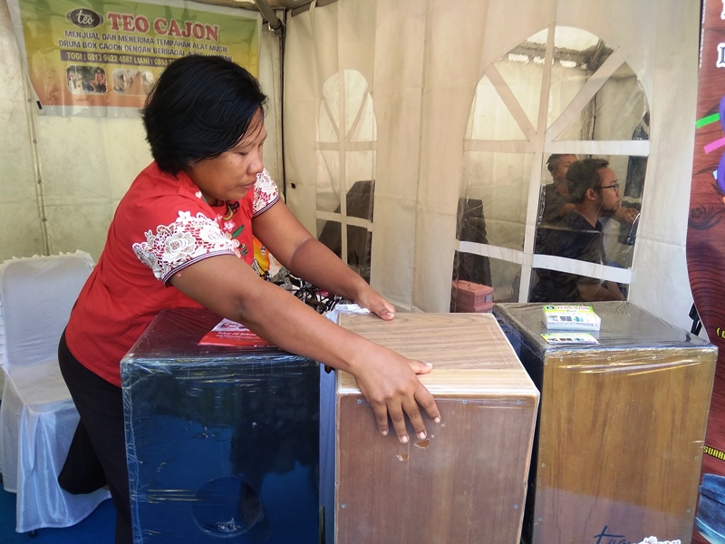 Kisah Togi Naibaho dan Liana Memasarkan Cajon