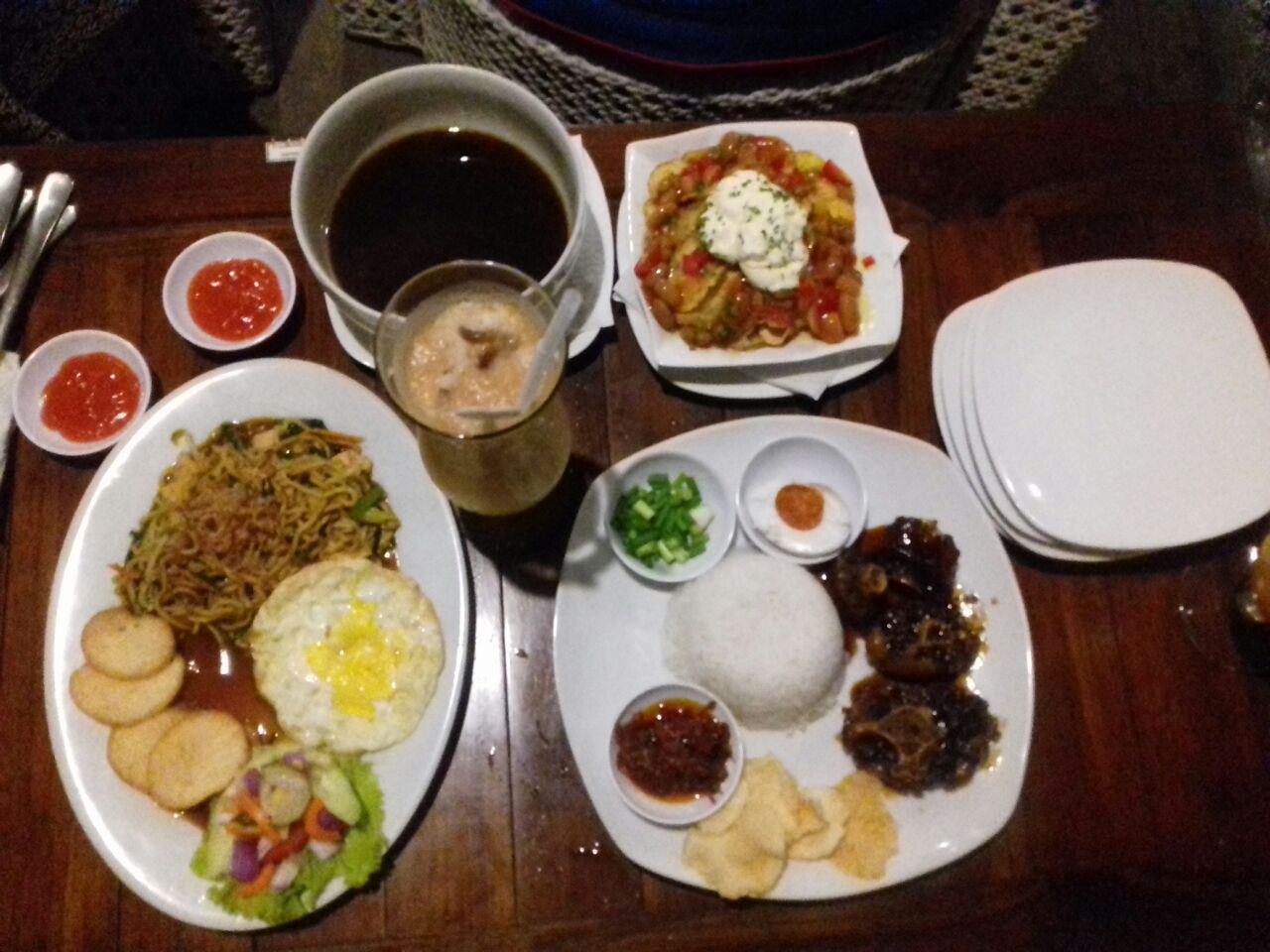 Sop Rawon Buntut Menu Idola di Lady Batiq Cafe