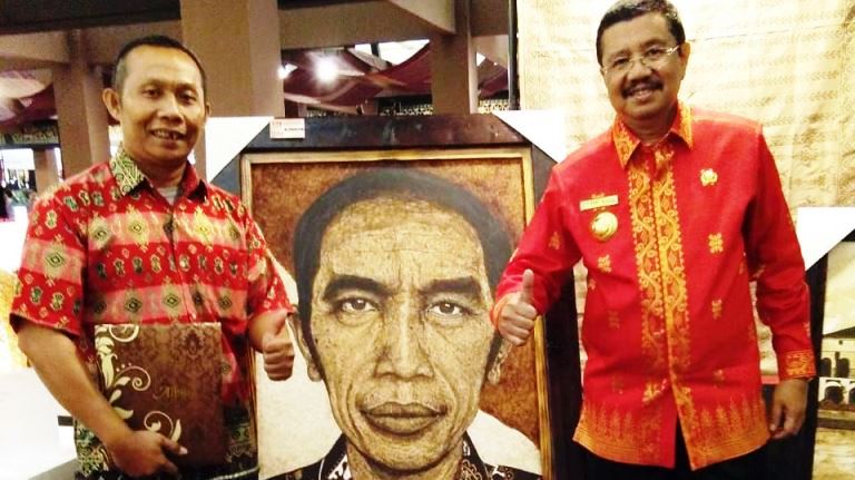 Morris Siregar, Melukis Wajah Presiden Jokowi dari Bubuk Kopi