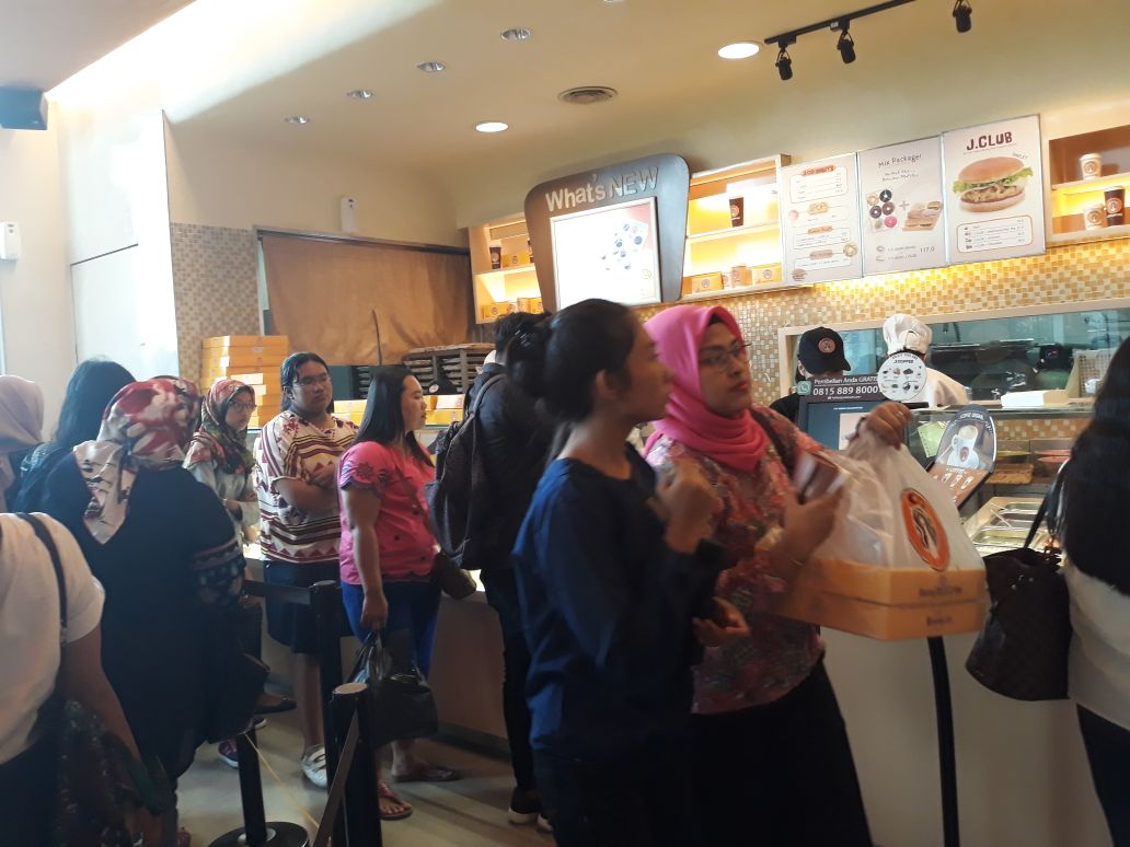 Warga Medan Serbu Promo Anniversary J.CO