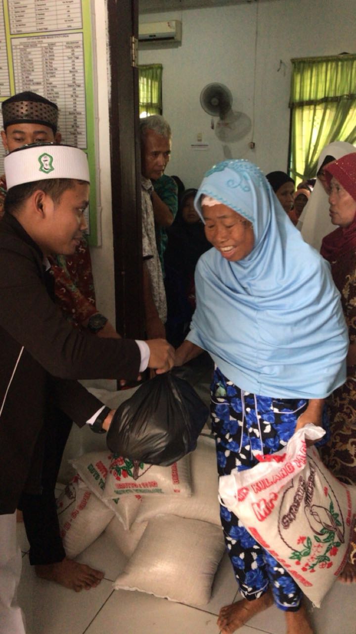 FKMI Salurkan Bantuan Bagi Warga Kurang Mampu