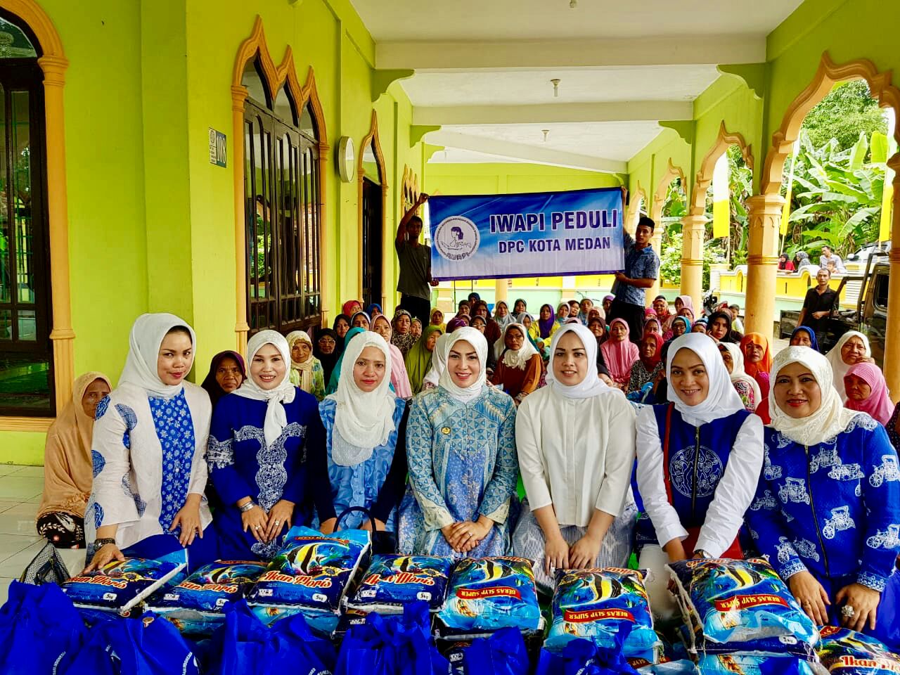 IWAPI Medan Berbagi Kebahagiaan dengan Dhuafa