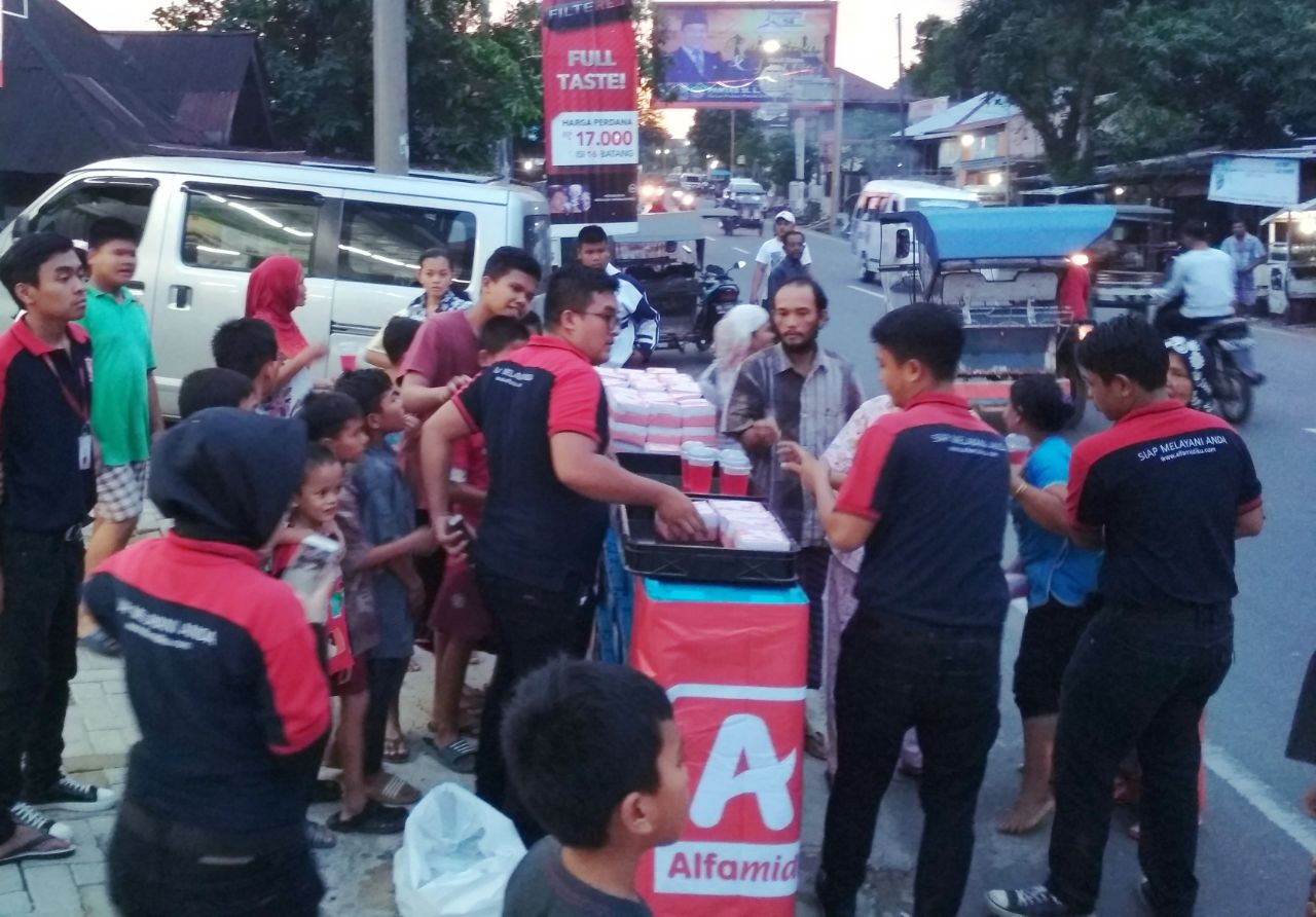 Alfamidi Medan, Berbagi dengan Puluhan Anak Panti Asuhan