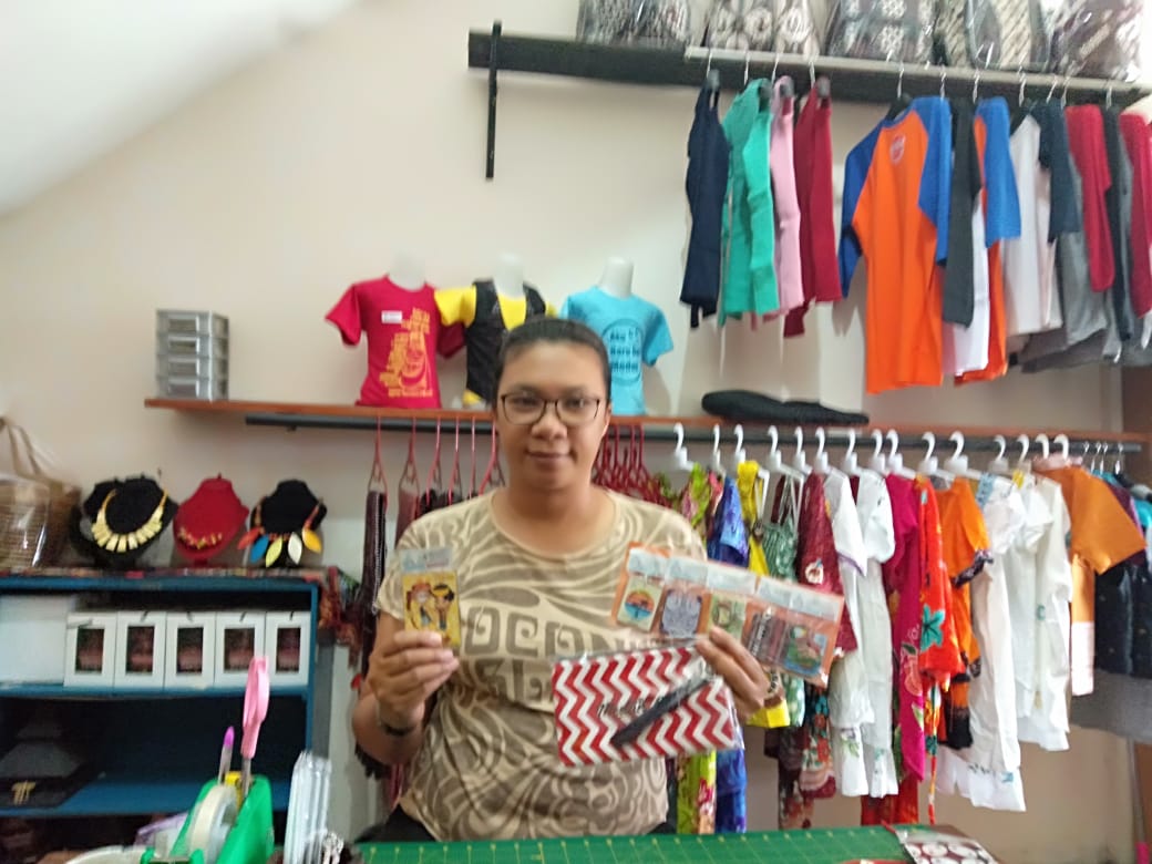  Yuniar Ambarita, Desain hingga Produksi Oleh-Oleh Khas Daerah Sumut