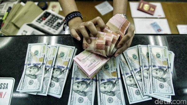 Dolar AS Sempat Tembus Rp 15.200