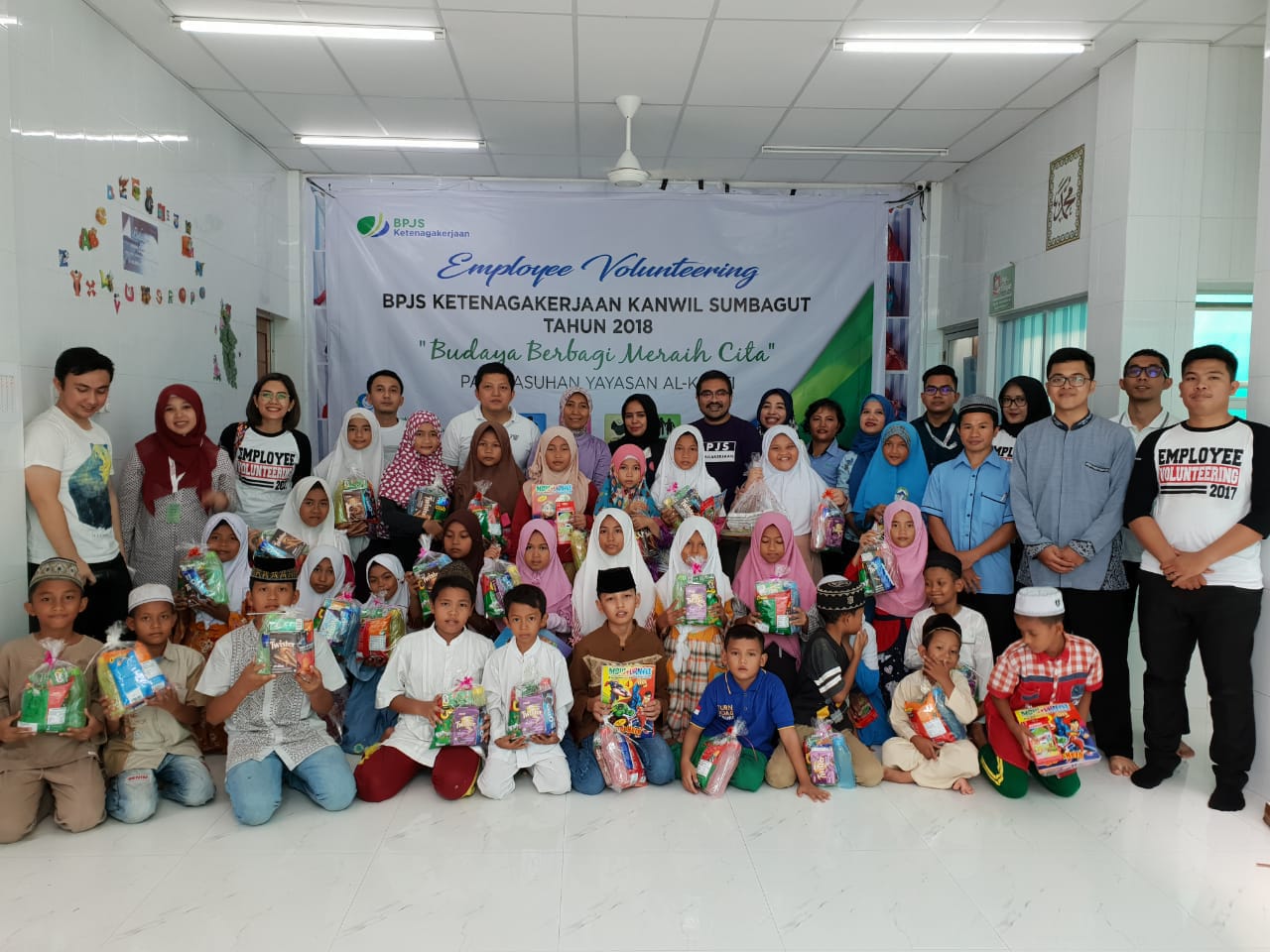 Karyawan BPJS Ketenagakerjaan Berbagi Keceriaan dengan Anak Panti