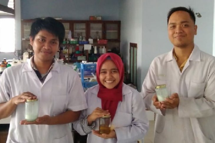 Keren, Mahasiswa FMIPA Unimed Ciptakan Zat Penyatu Air dan Minyak