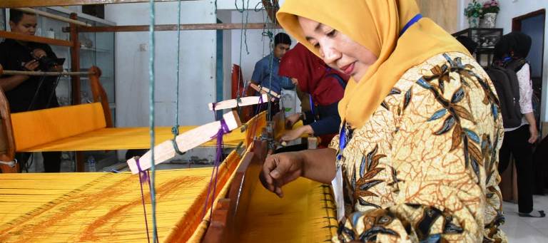 30 Warga Tanjungbalai Ikuti Pelatihan Tenun Songket dan Kerajinan Kulit Kerang