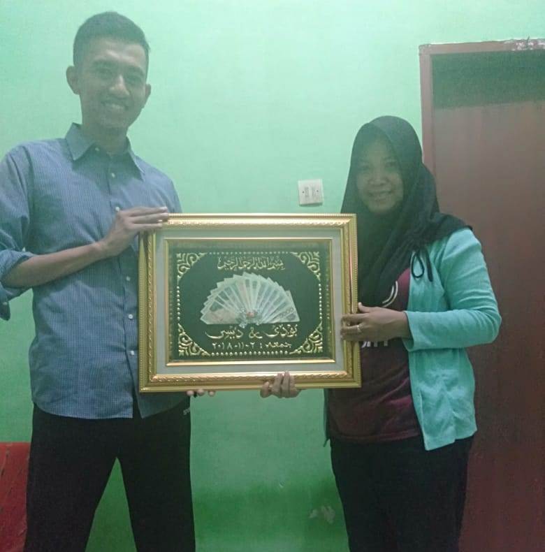 Lirik Bisnis Kotak Hantaran, Irjie Kaligrafi Pilih Bahan Serat Kaca dan Akrilik