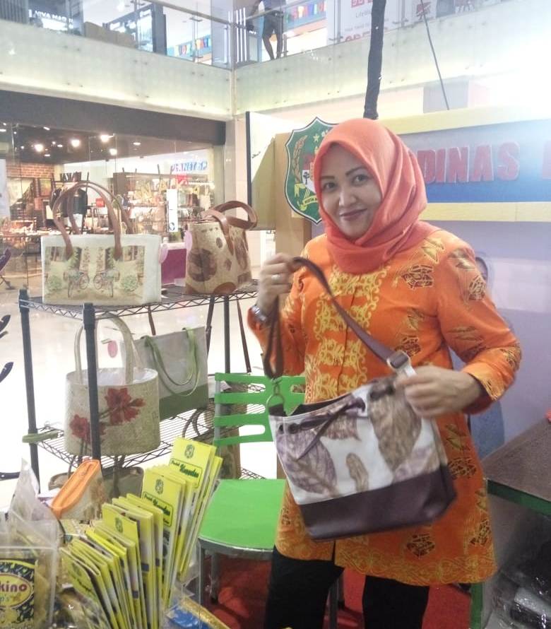 Lirik Peluang Bisnis Fashion, Shanti Bereksplorasi dengan Ecoprint