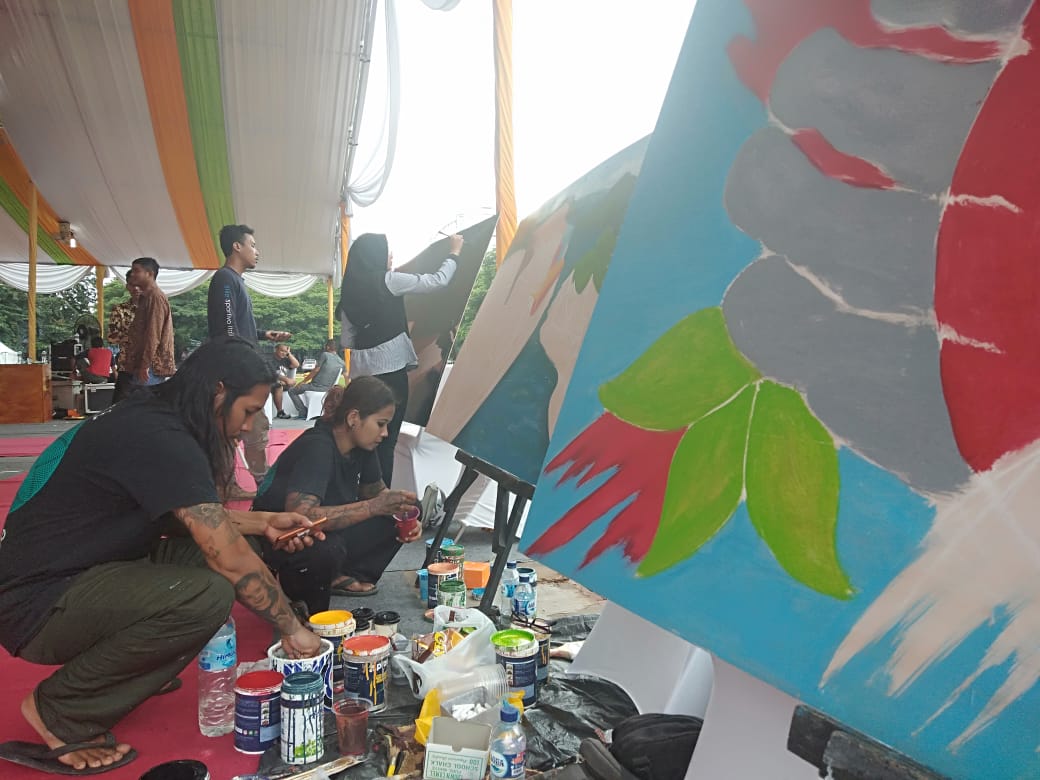 Dari Coba-coba, Skill Melukis Mural Jadi Ladang Bisnis Diki