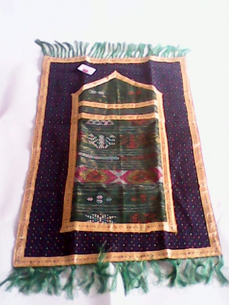 Lestarikan Budaya dengan Sajadah Etnik 