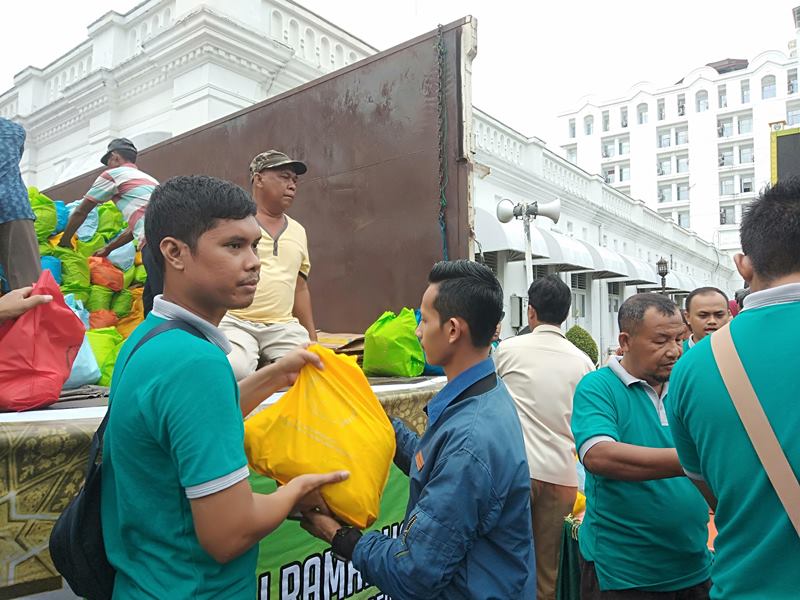 Gubernur Sumut Bersama Pinwil BI Resmikan Pasar Murah Dan Penukaran Uang Baru